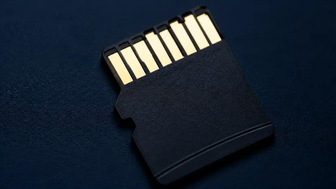 Unmarked memory card with gold contacts; no capacity is printed on the card