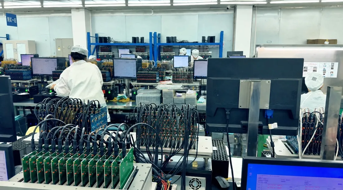 Flash storage testing floor